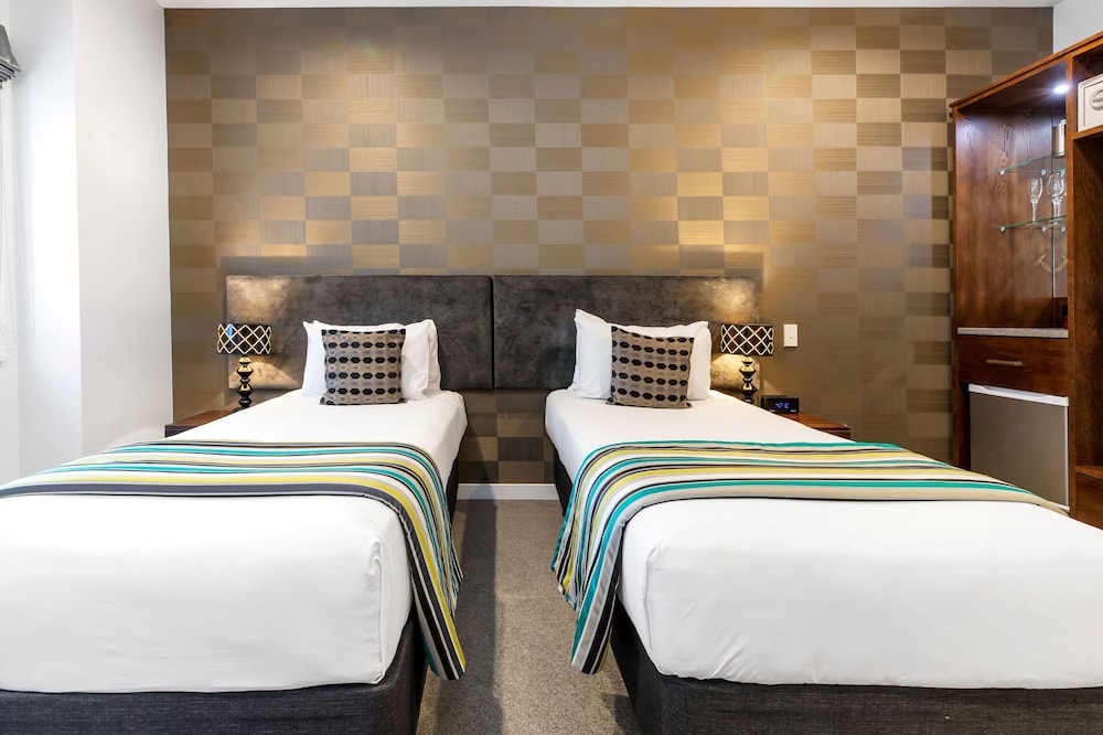 Deluxe, Twin Beds