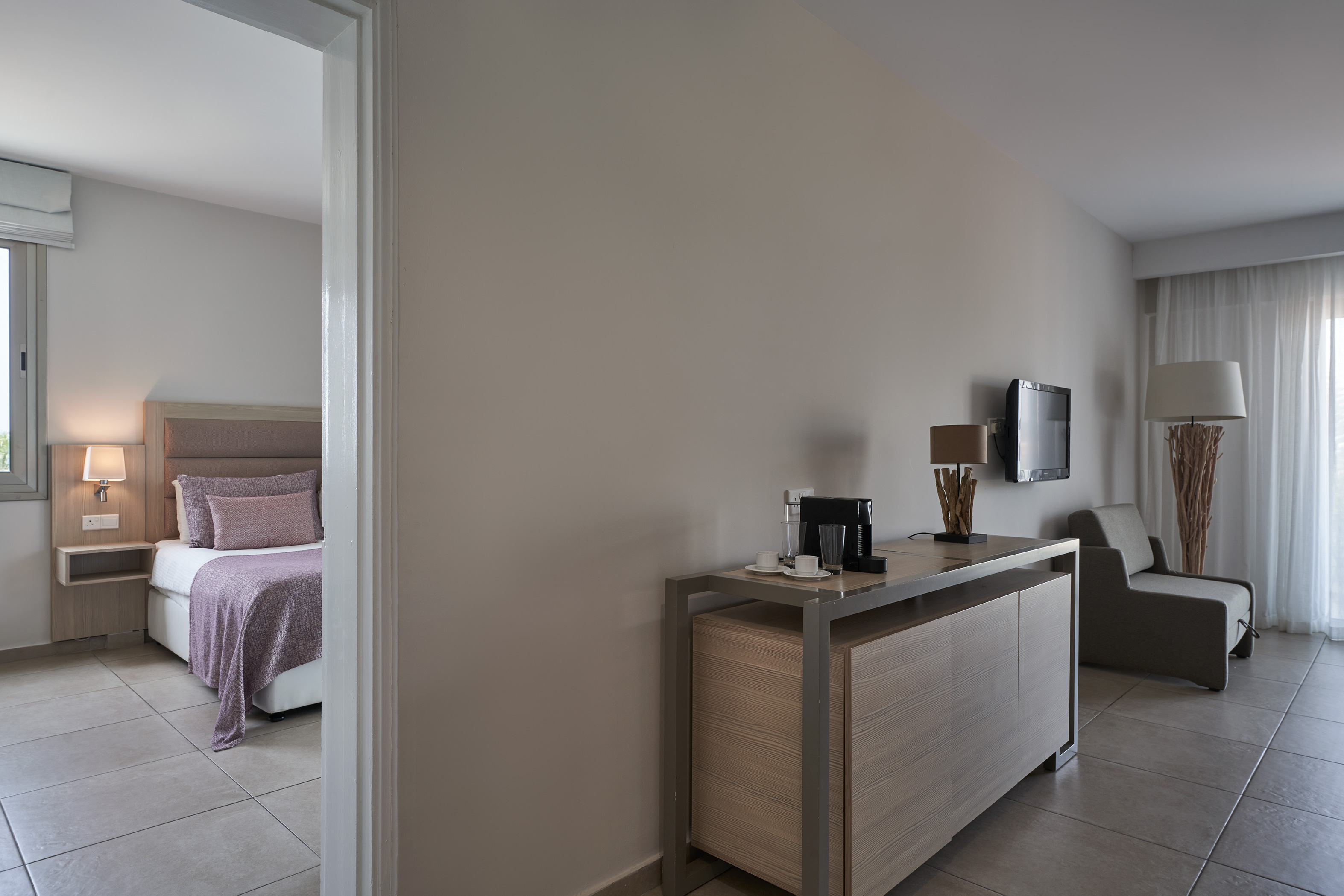 1 BEDROOM, FAMILY, SUITE, INLAND VIEW