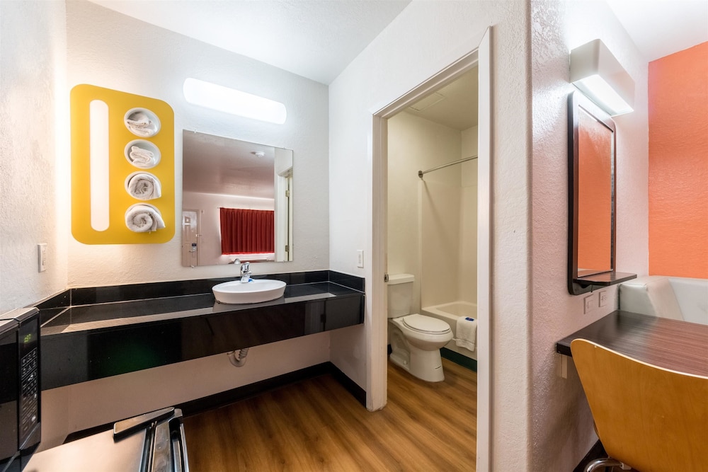 Motel6 Seguin, TX 51/53