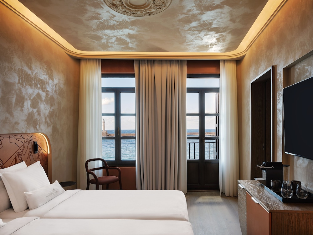 Hotel Porto Antico 3/23