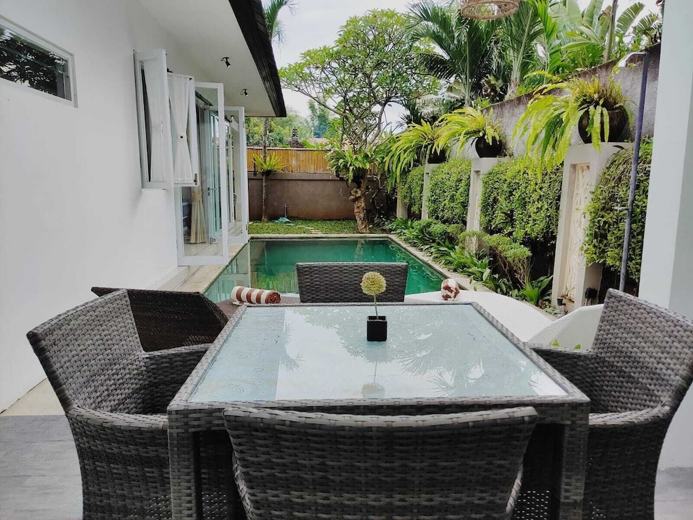 Villa Putih Berawa 36/50