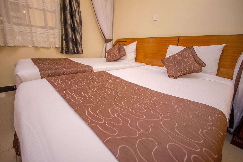 Emboita Hotel 8/50