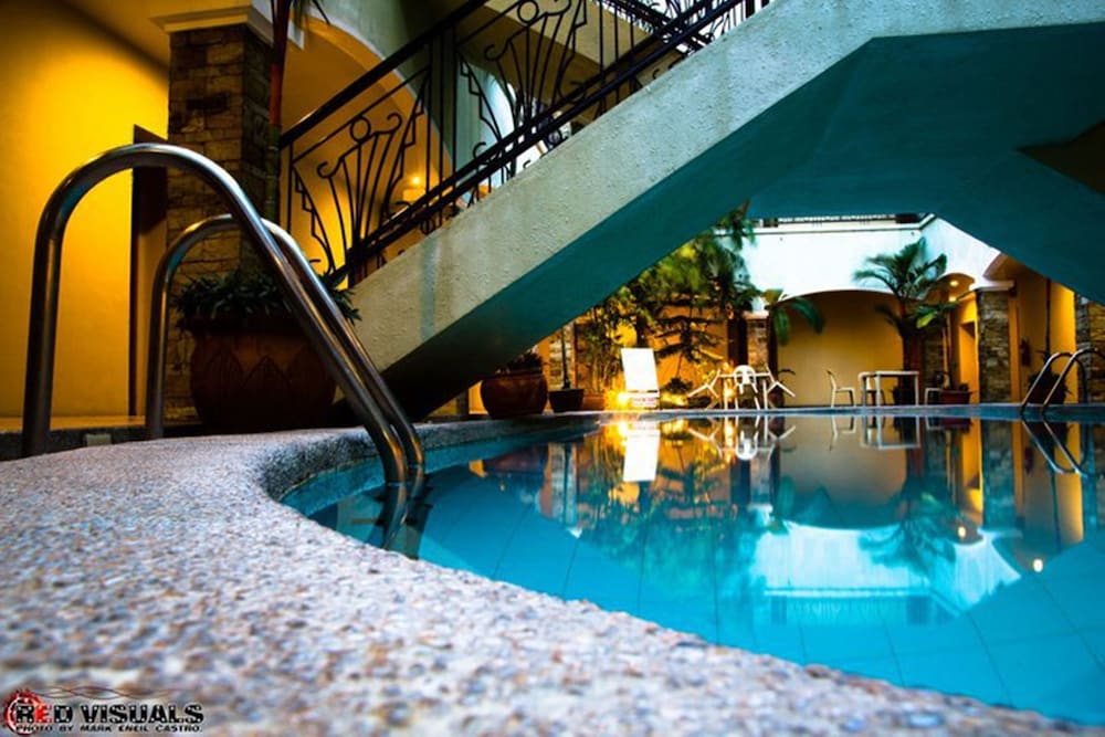 Bayfront Hotel Subic 5/41