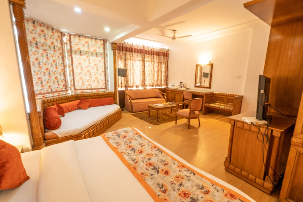 Hotel Baljees Regency 24/33