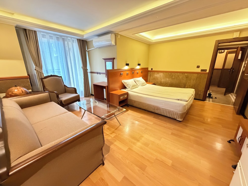 SUPERIOR, DOUBLE BED, SOFA