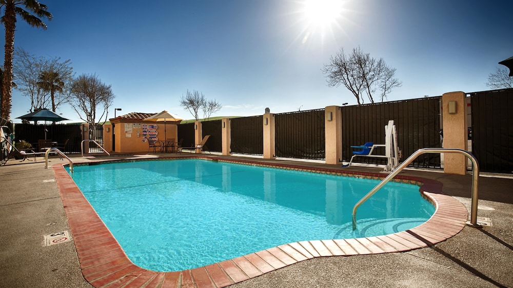 Best Western Plus Villa Del Lago Inn 8/41