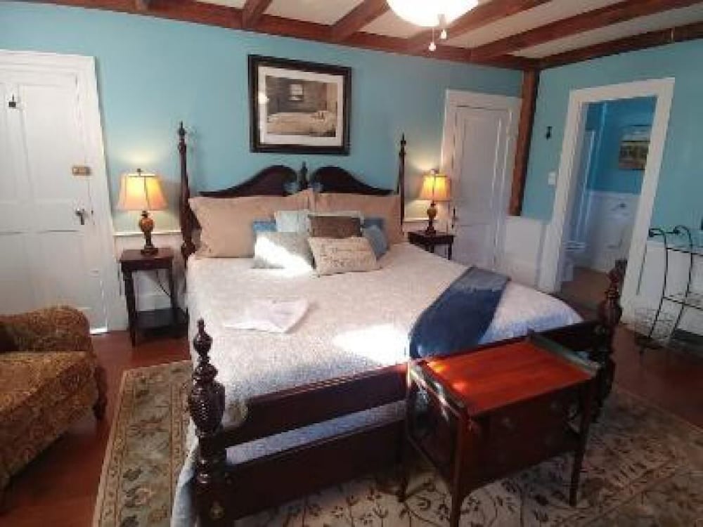 2 River Road Inn & Cottages 18/50