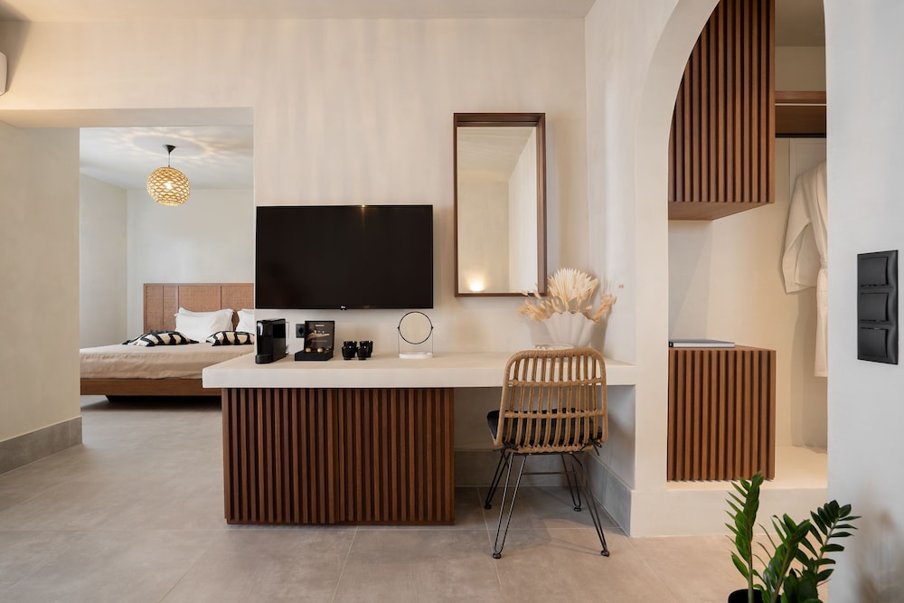 Polis of Naxos Stylish Suites 38/45