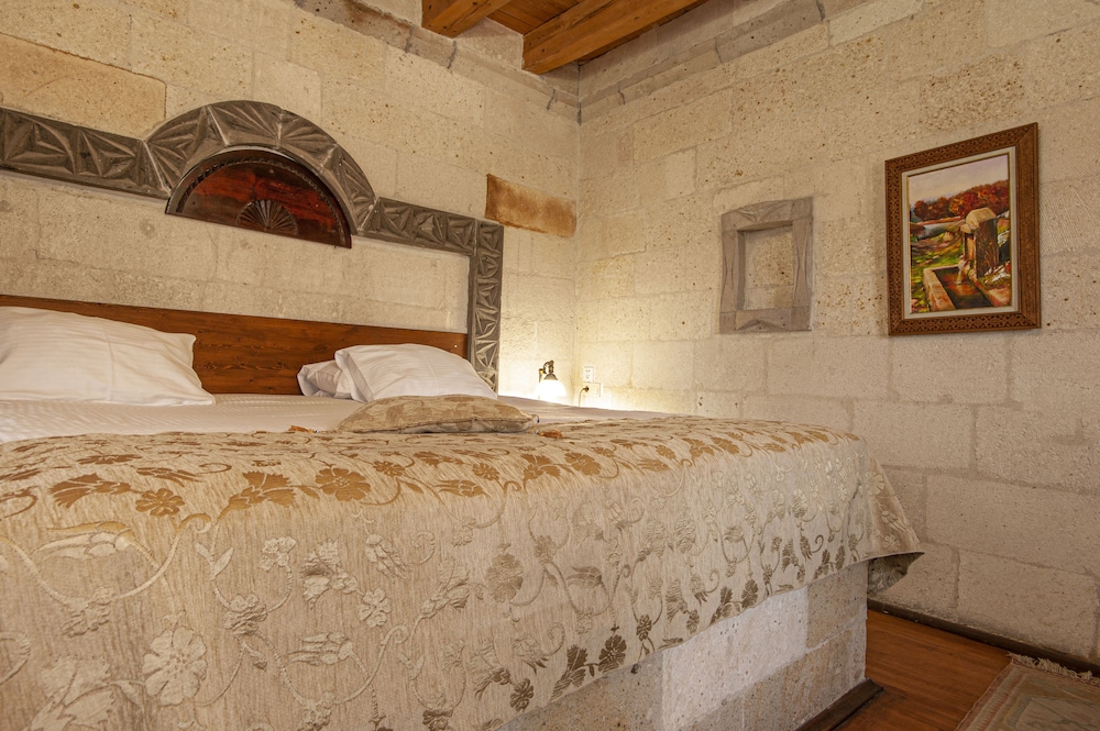Ottoman Cave Suites 22/77