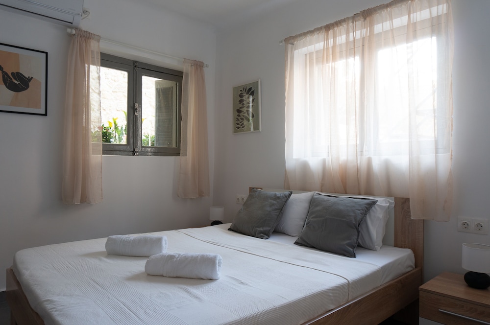 DELUXE, DOUBLE BED