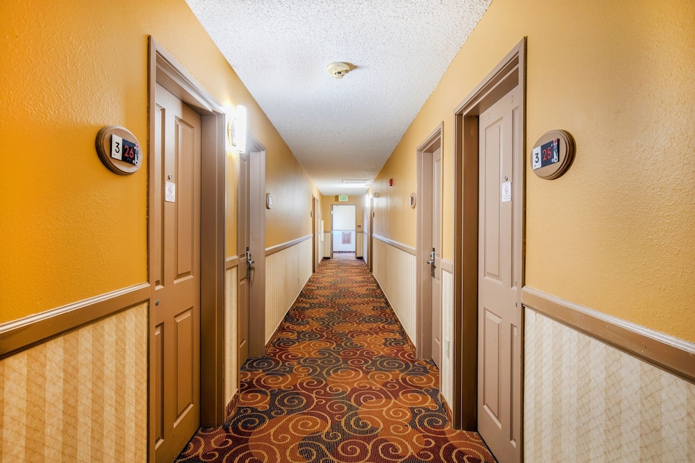 Oyo Hotel Downtown Castle Rock 26/37