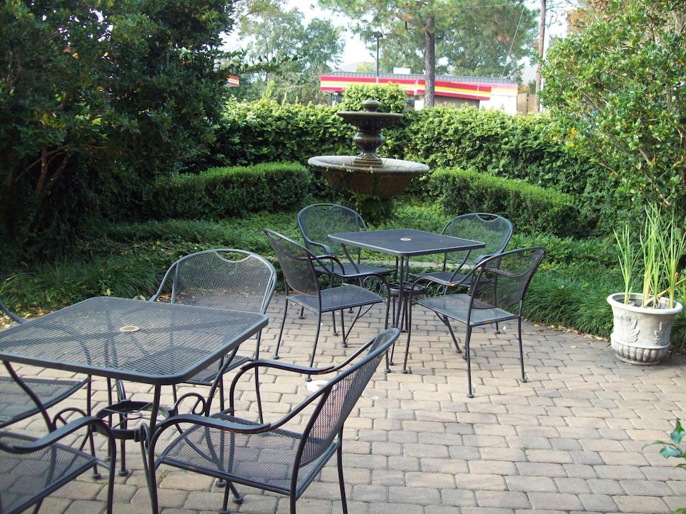 Inn at Mulberry Grove 31/33