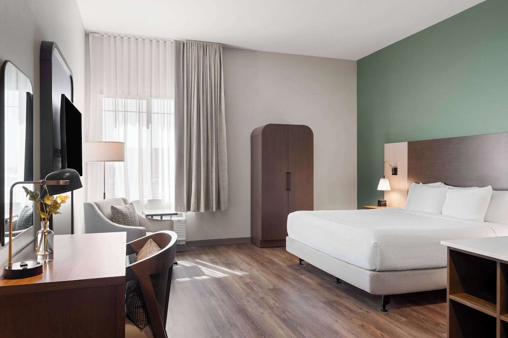 La Quinta Inn and Suites by Wyndham Lincoln 32/84