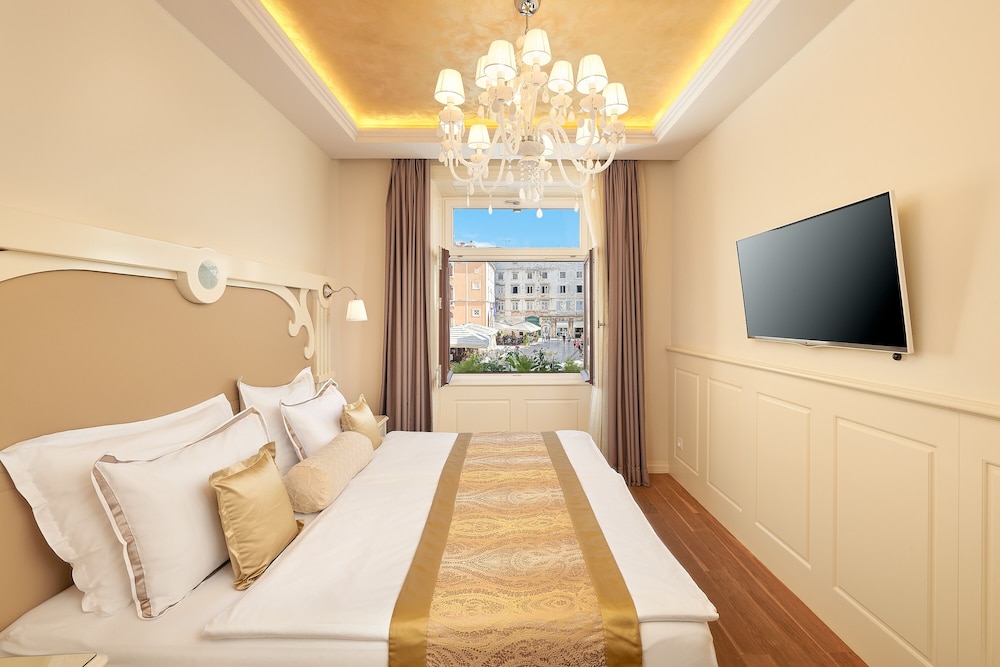 Piazza Heritage Hotel 53/76