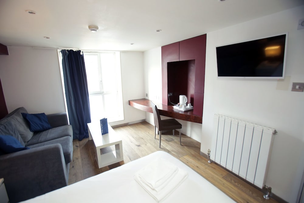 BRUNSWICK MERCHANT CITY HOTEL 52/73