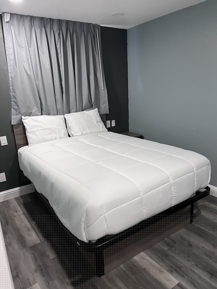 Surf City Inn And Suites 12/50