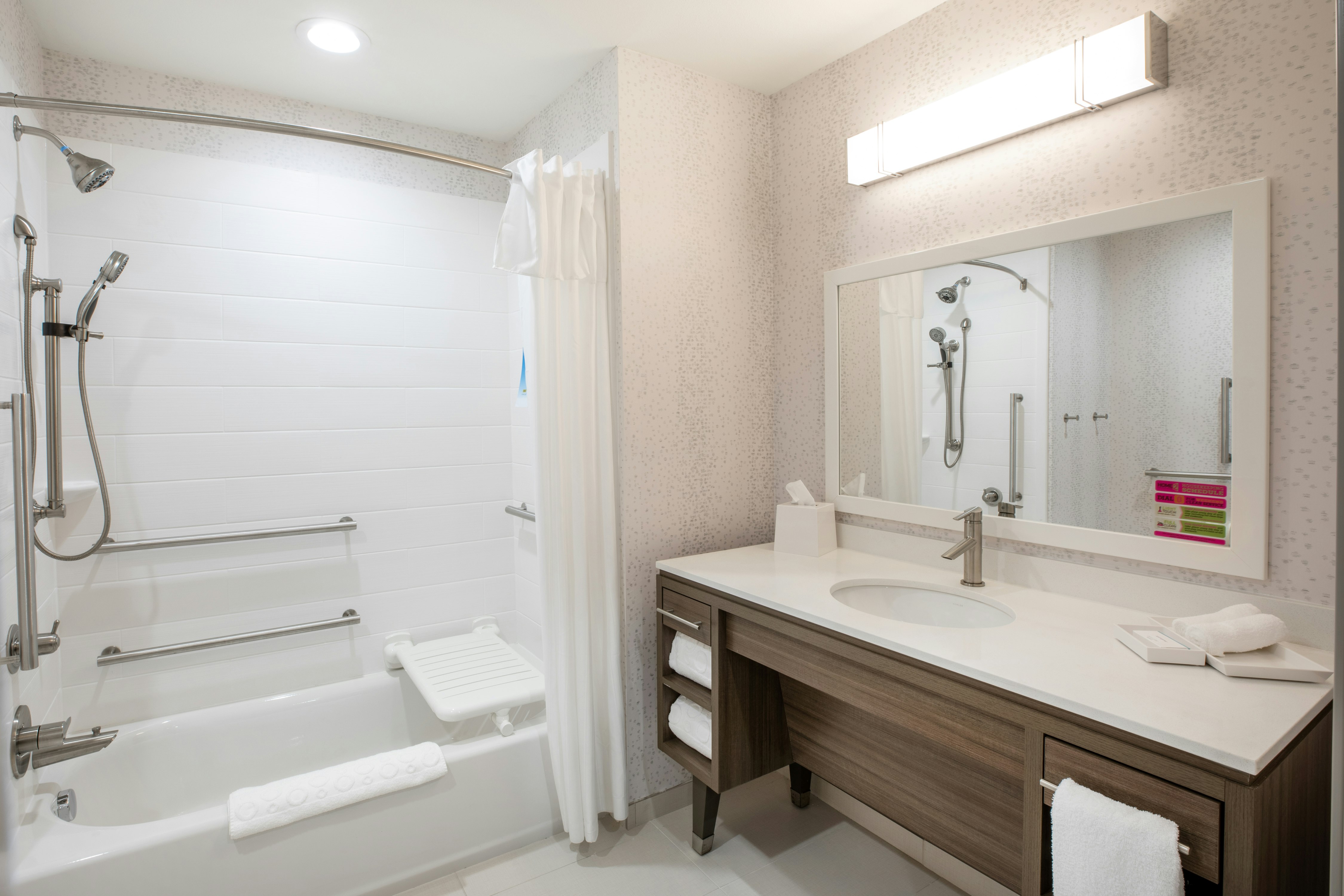 استوديو بسريرين كوين لذوي الإعاقة، Home2 Suites by Hilton Houston IAH Airport Beltway 8 3/3