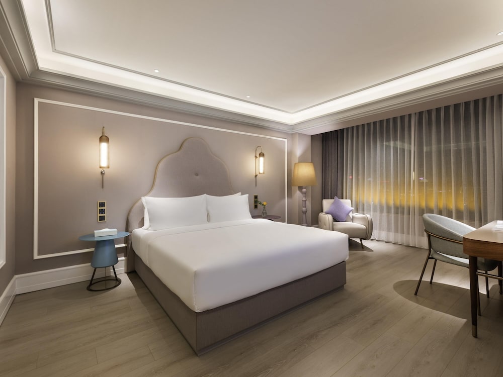 SUPERIOR, KING BED