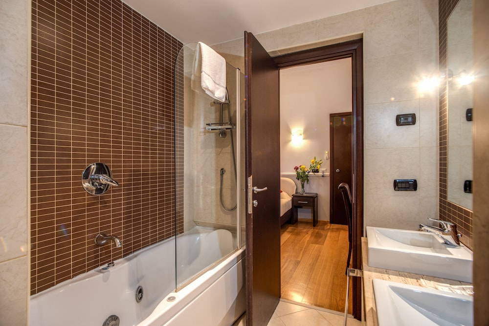 Everest Inn Rome 56/58