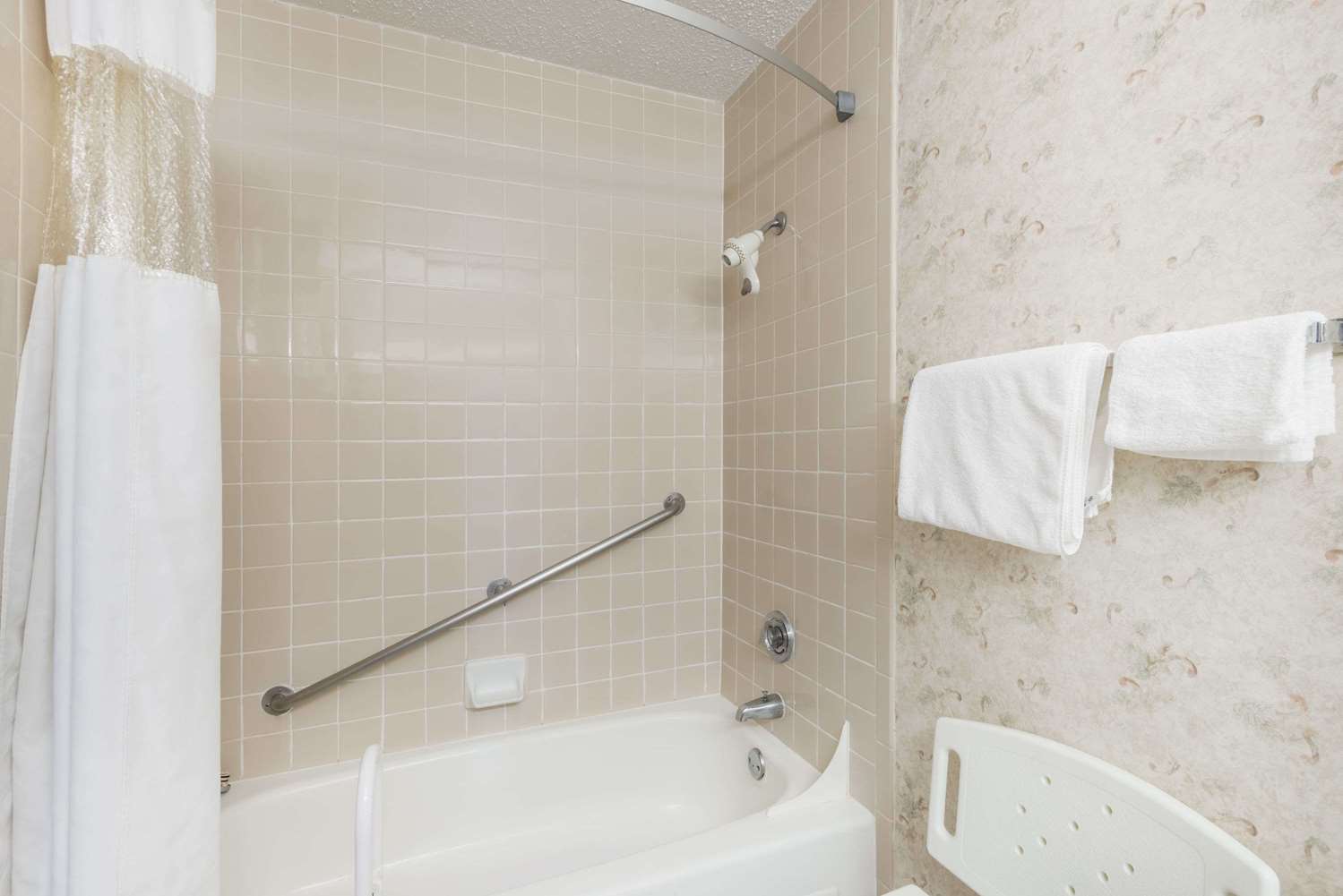 Ramada by Wyndham Watertown/Thousand Islands NY 37/37