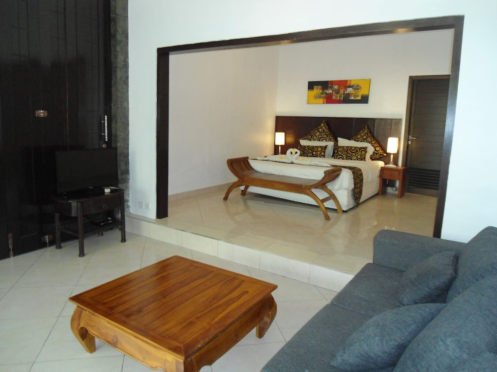Arya Residence 9/23