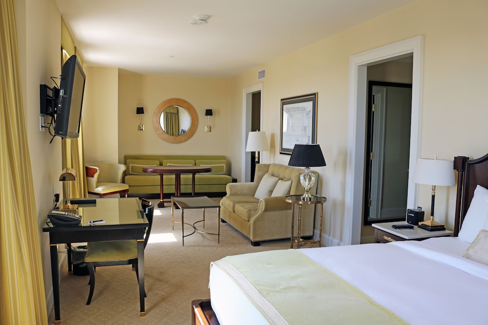 The Hotel Settles 17/35