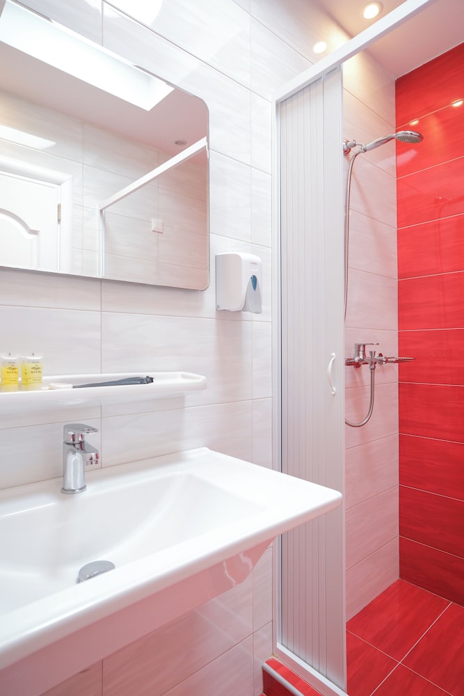 Milena Hotel 44/45