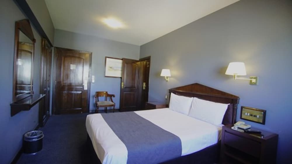 SUITE, TOP FLOOR