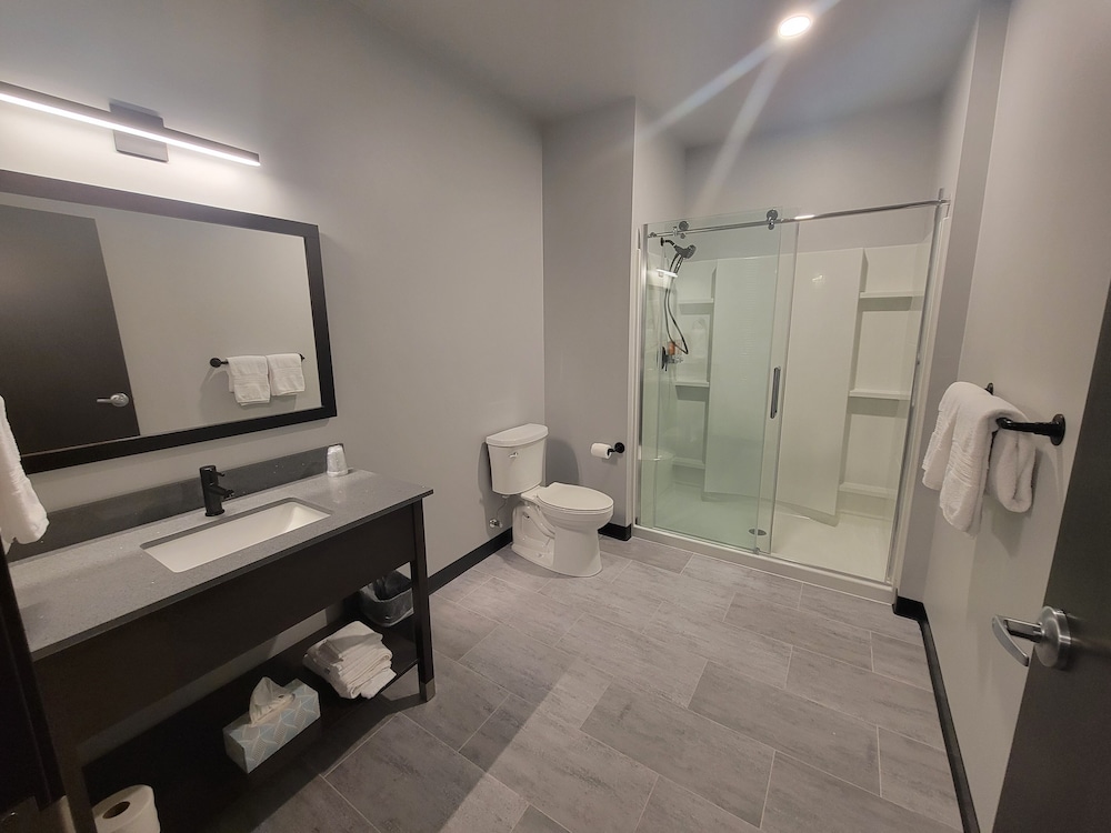 Watershed Hotel 44/48