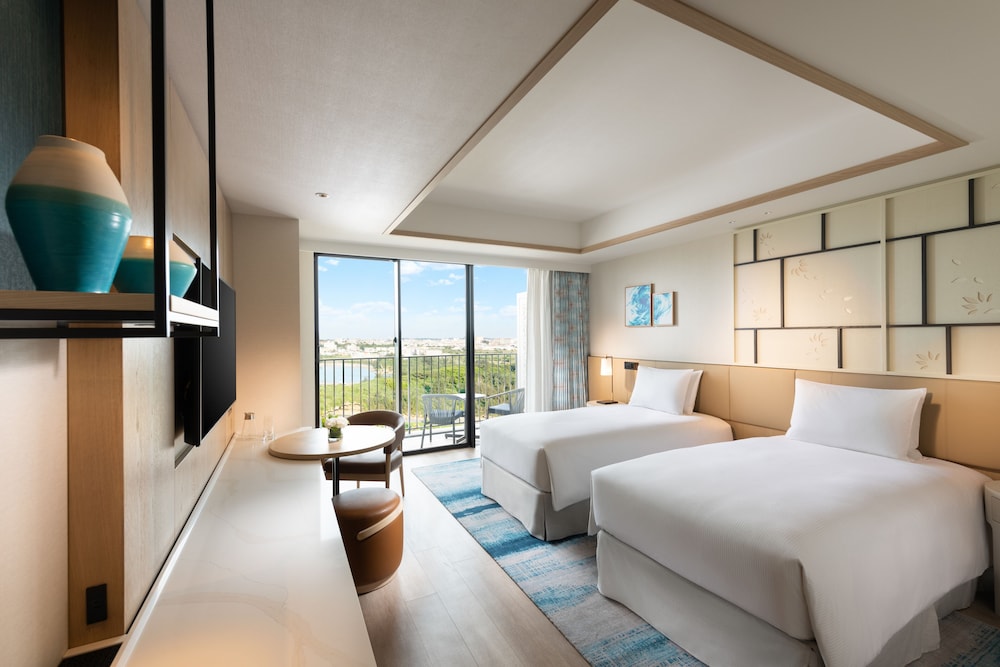 DELUXE, TWIN BEDS, CITY VIEW