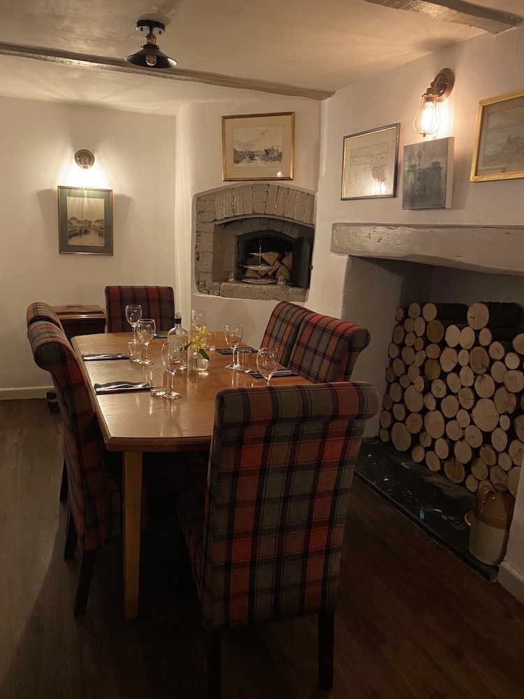 The George At Nunney 30/47