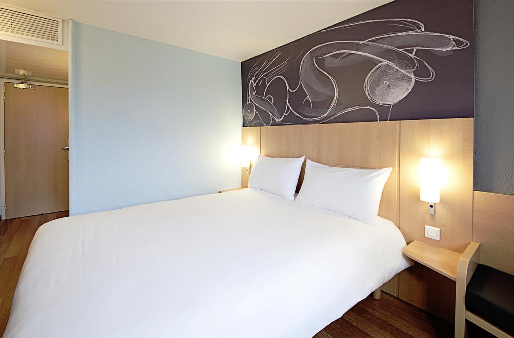 Standard, Double or Twin Bed
