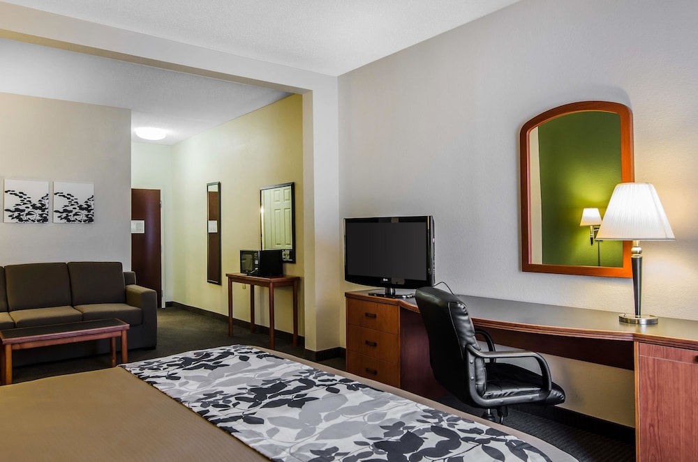 Sleep Inn & Suites Danville Hwy 58 17/35