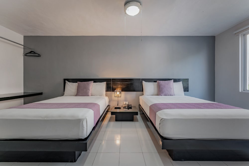 STANDARD, 2 DOUBLE BEDS