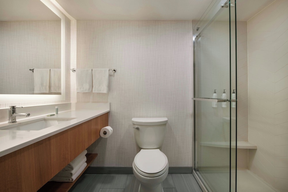 Fairfield Inn Suites By Marriott Oakland Hayward 42/48