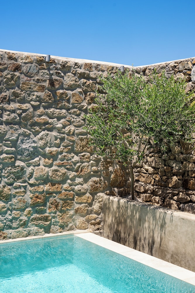 OLIVING MYKONOS LUXURY SUITES 47/50