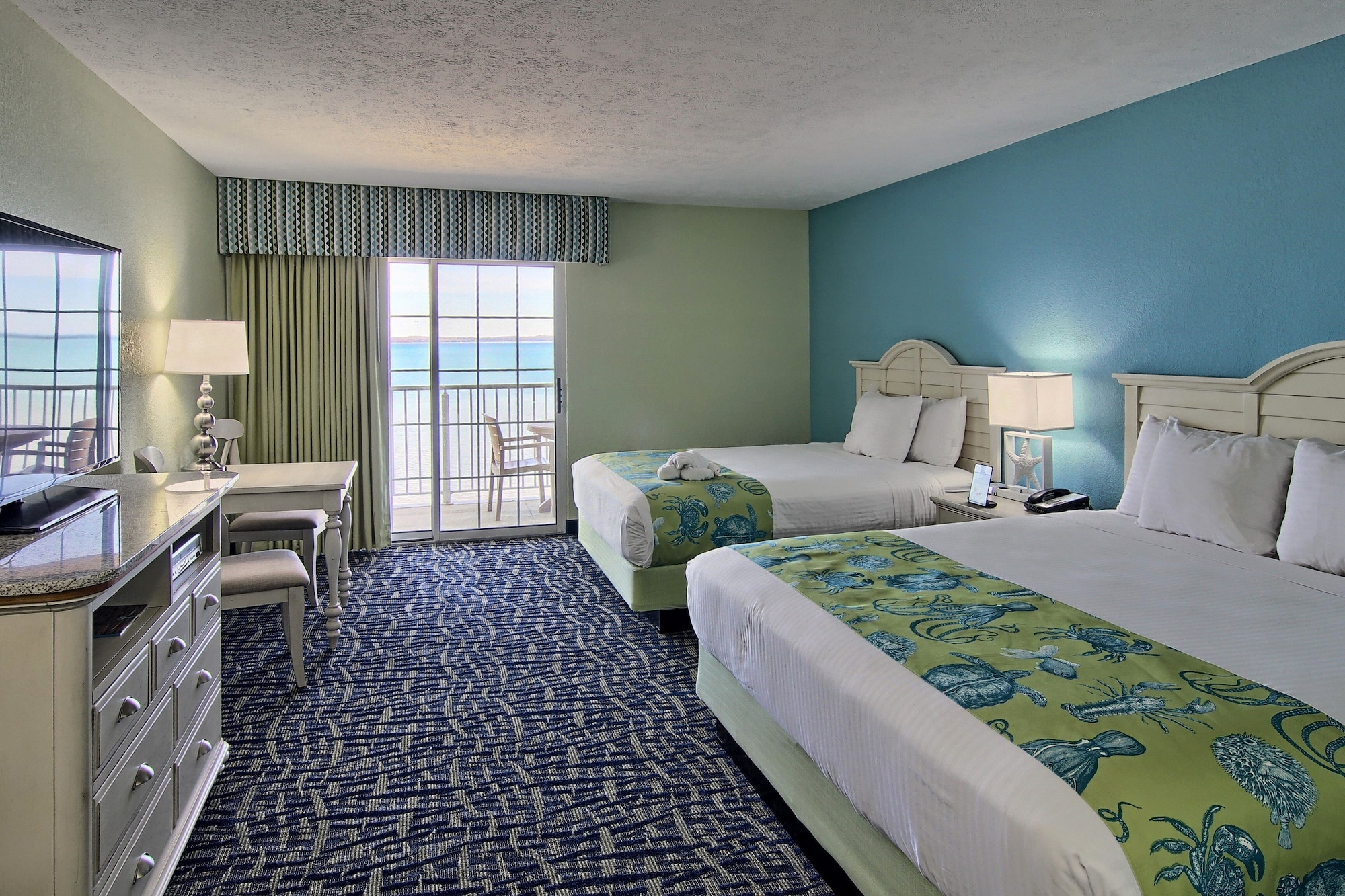 ROOM, 2 KING BEDS, NO VIEW, 2 BATHROOMS