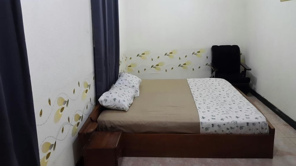 Inn-Syde Guest House 9/18
