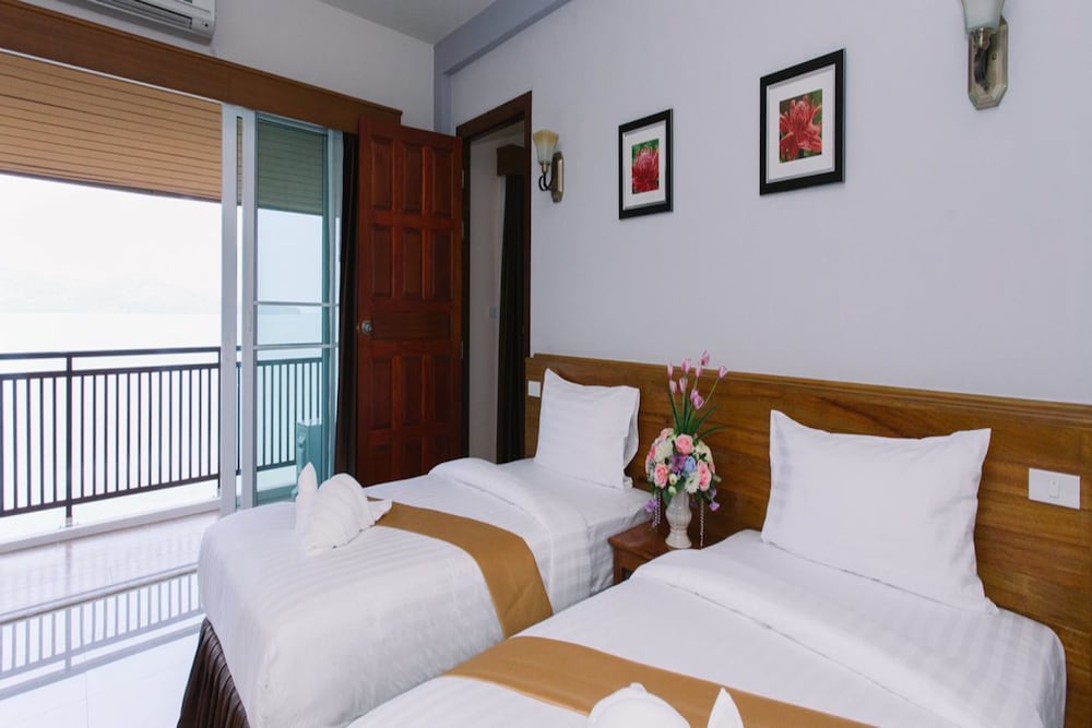 Royal Hill Satun Hotel 12/35