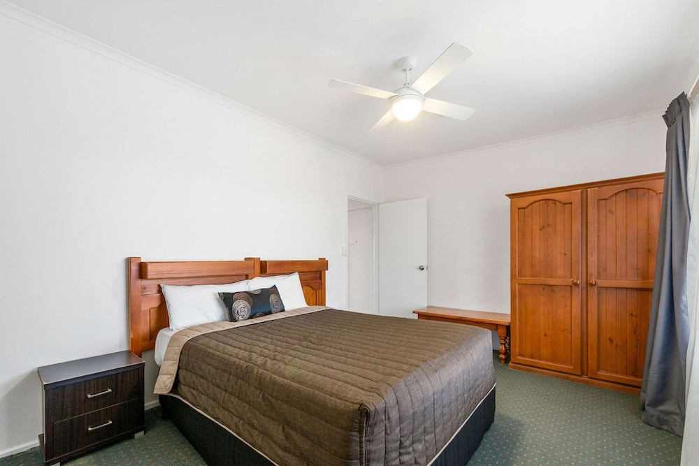 1 Bedroom, Unit, Standard, Queen and Twin Beds