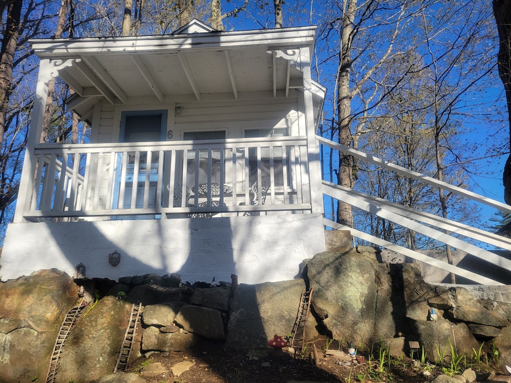 2 River Road Inn & Cottages 7/50