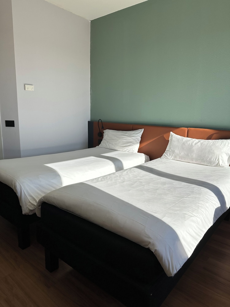 Ibis Roma Fiera 16/50
