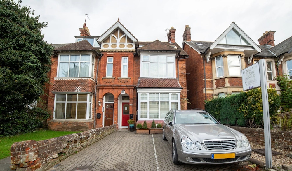 OYO Lonsdale Guest House 43/50