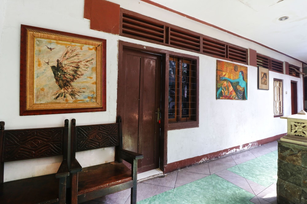 Borneo Hostel by ZUZU 1/32