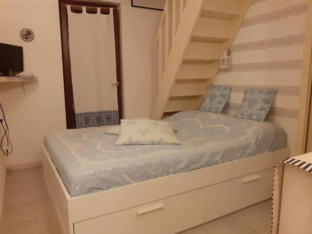 Mimose Beach Village 24/50