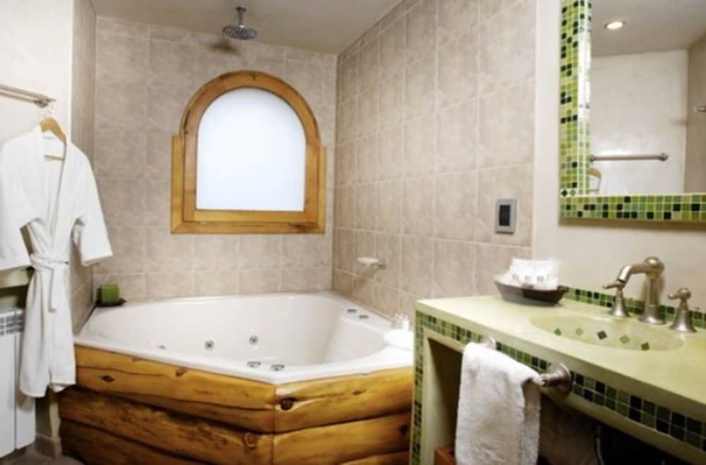 Lirolay Suites 44/46
