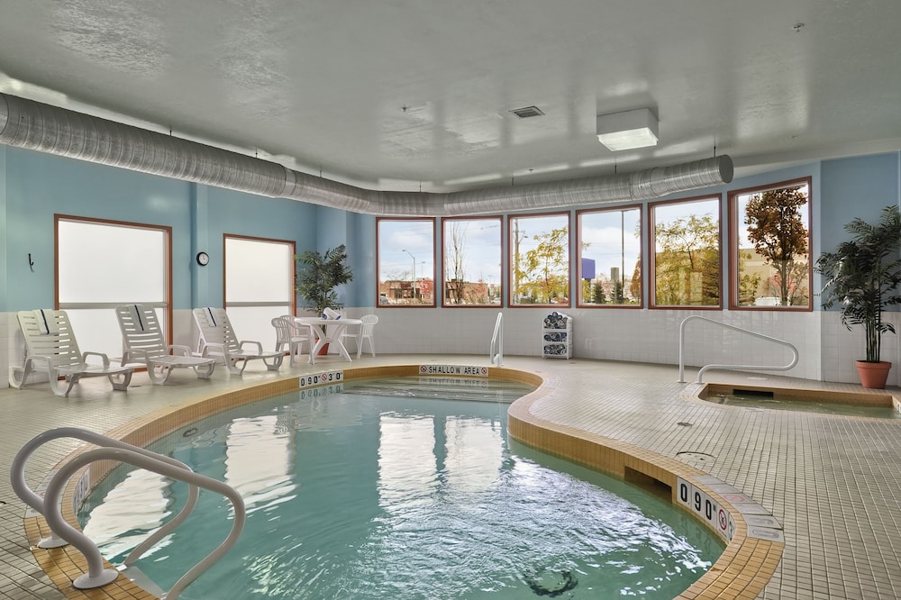 Super 8 by Wyndham Barrie South 4/45