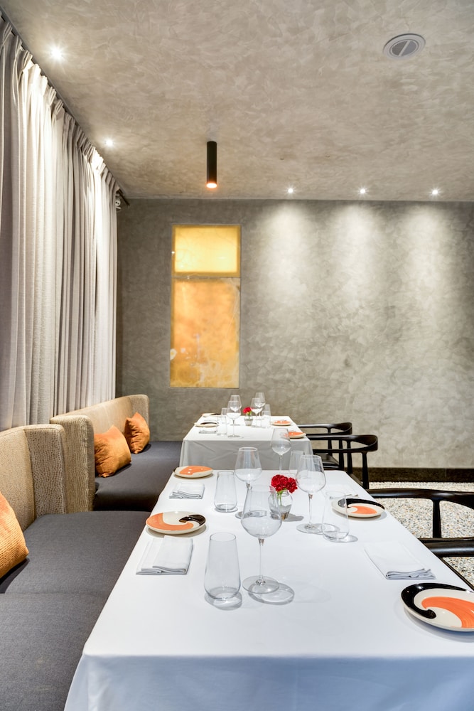 The Manor New Delhi 62/74
