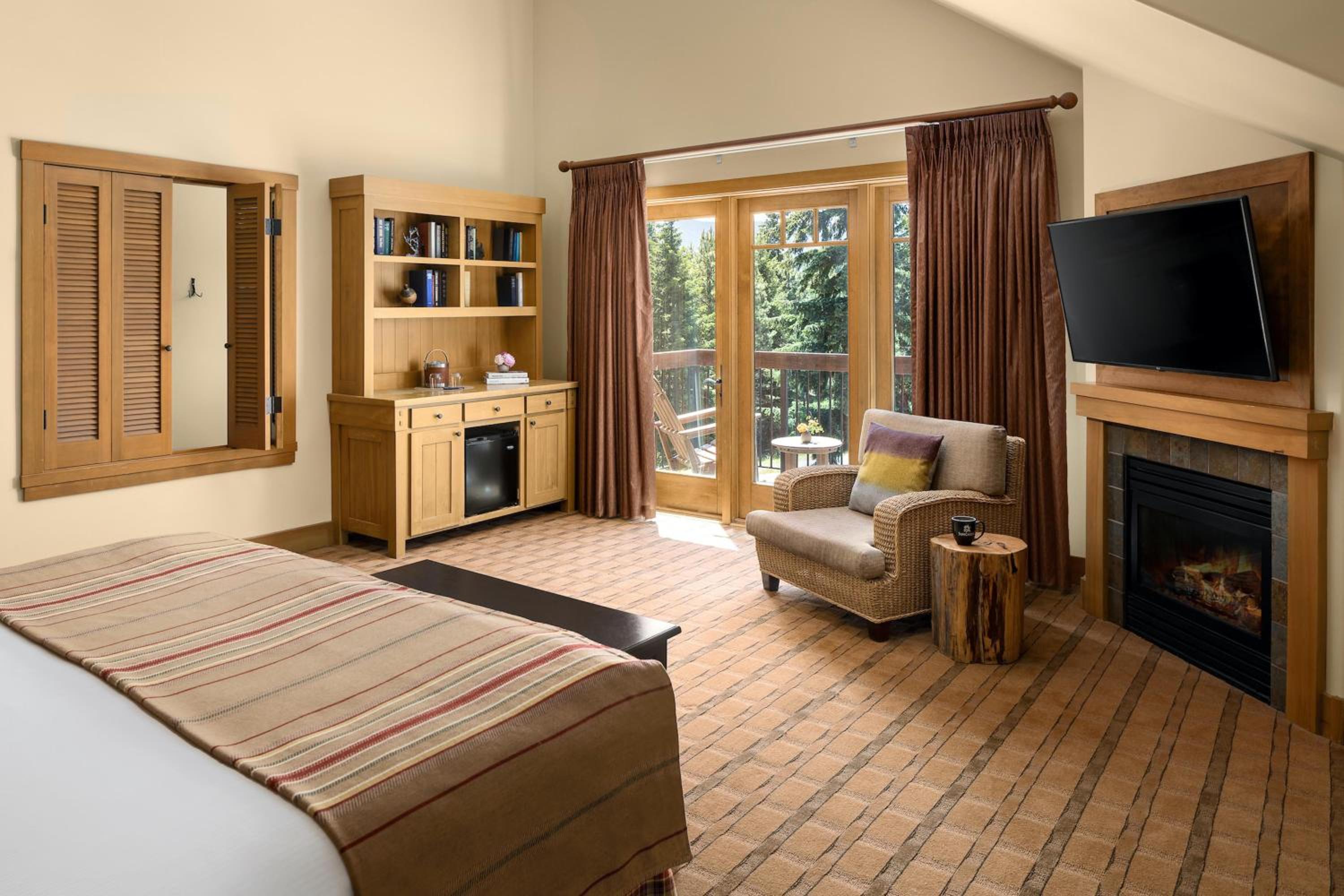 N Suite, King Bed, Resort View