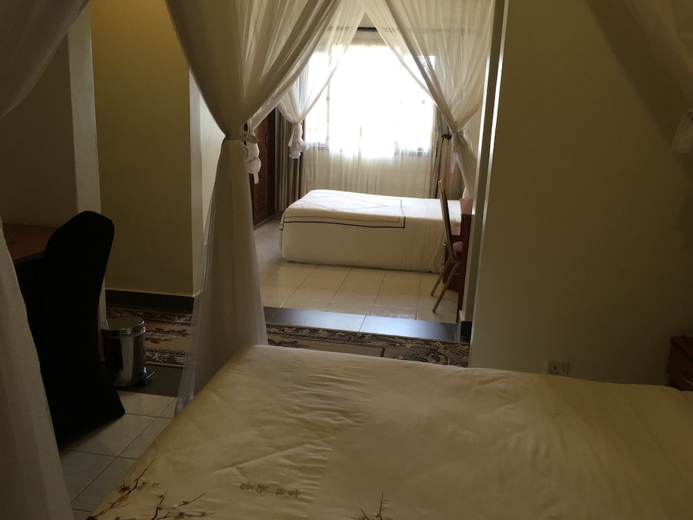 Airport View Hotel 24/50